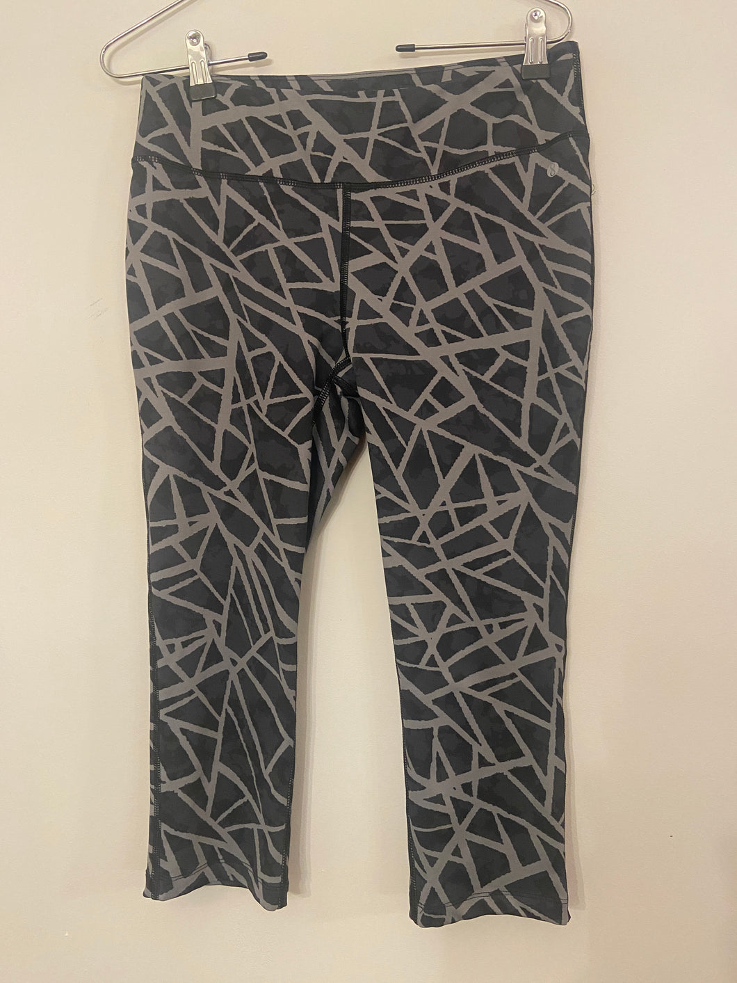 Layers capri legging workout black gray - size Women M (8-10)