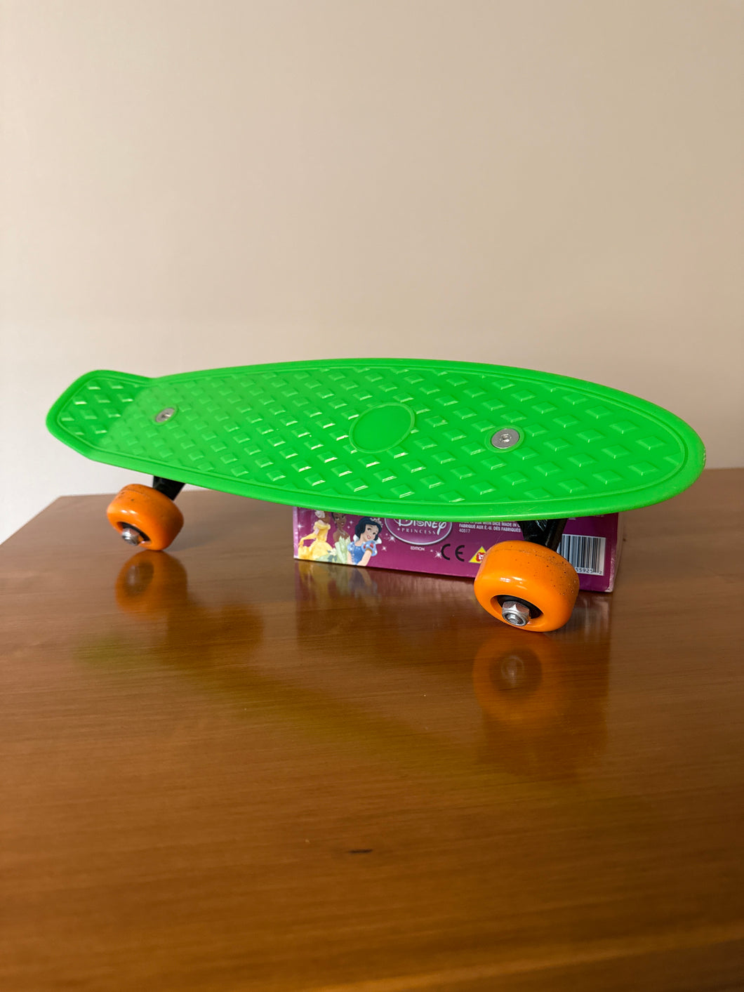 Mini skateboard 16 inch 110 lb weight limit