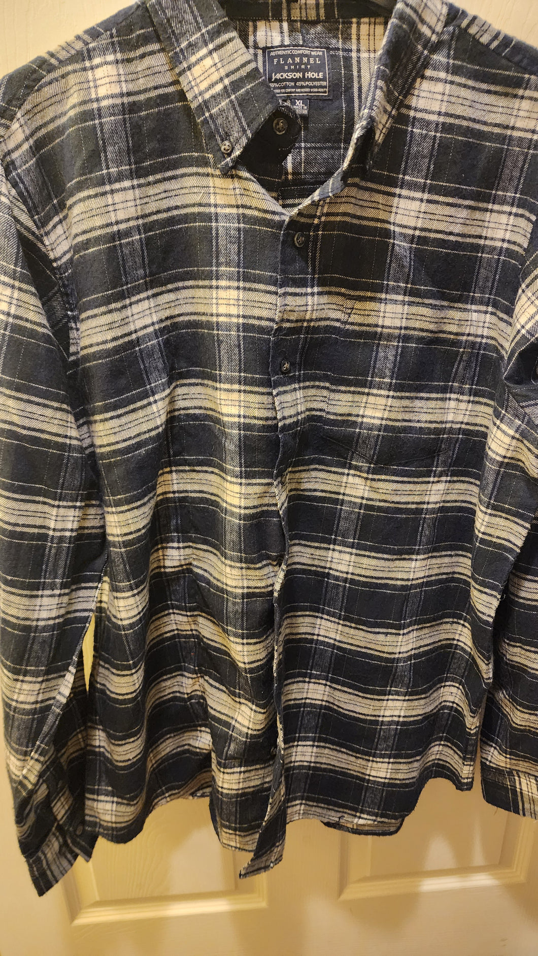 NWOT flannel shirt Navy plaid, has pocket - size Mens XL