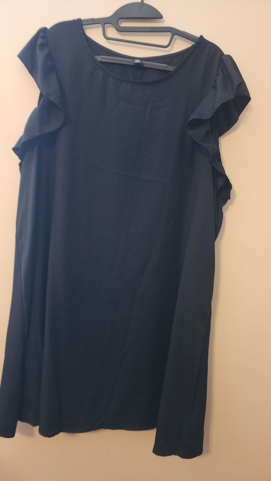 Shein 4xl, fits like 2xl Black dress, ruffle slee - size Women XXL (20-22)
