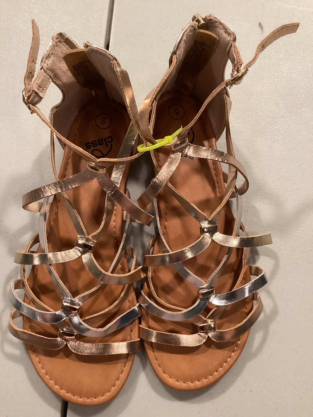 Art class, gold sandals - size shoes-youth 5