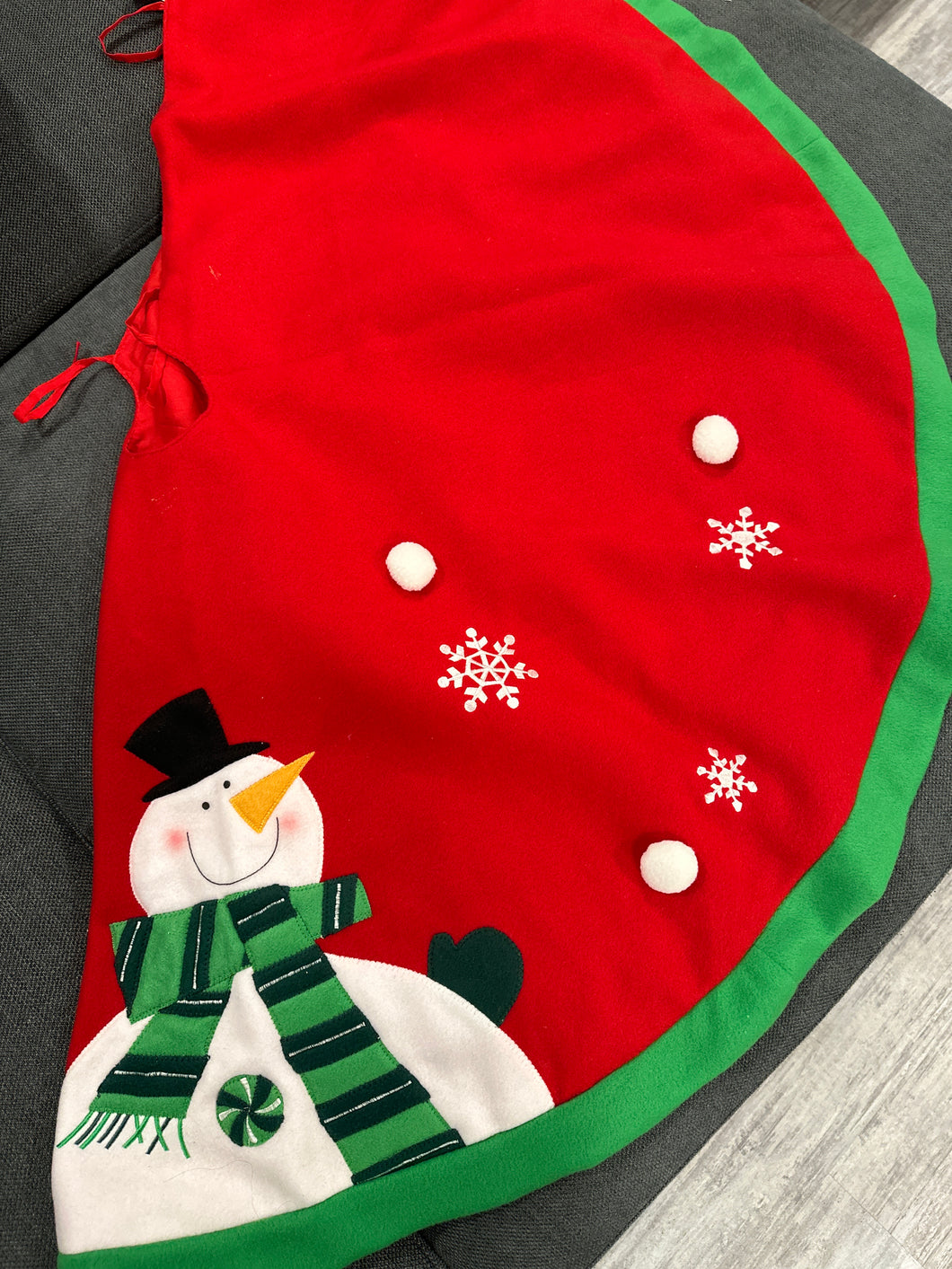 Snowman tree skirt