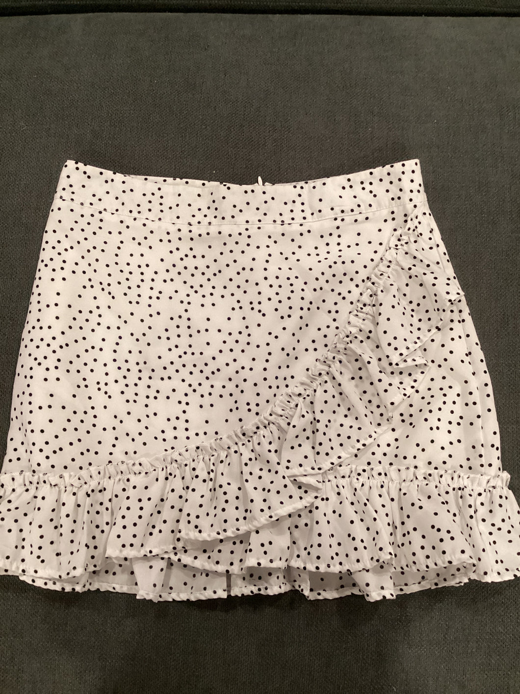 White polkadot skirt - size Junior Girls M (7-9)