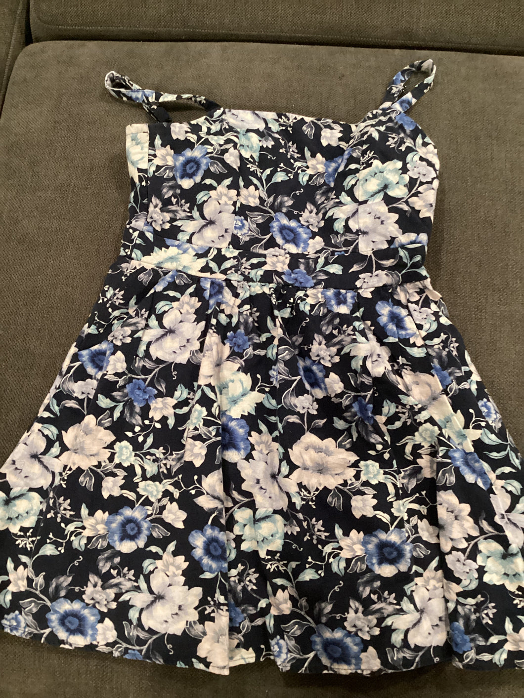 Blue flower dress - size Junior Girls S (3-5)
