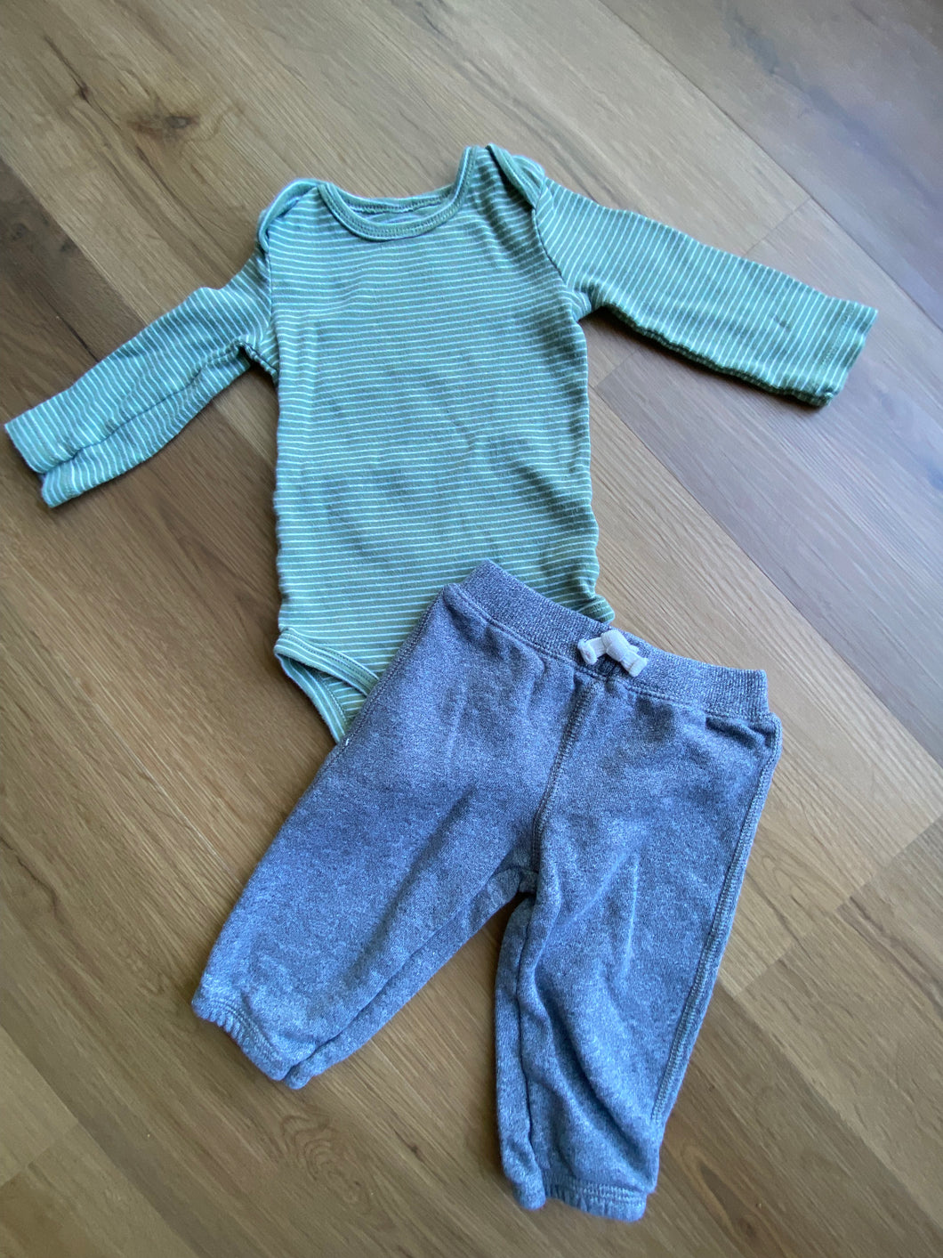 Carters Winter Outfit - size 9 Months
