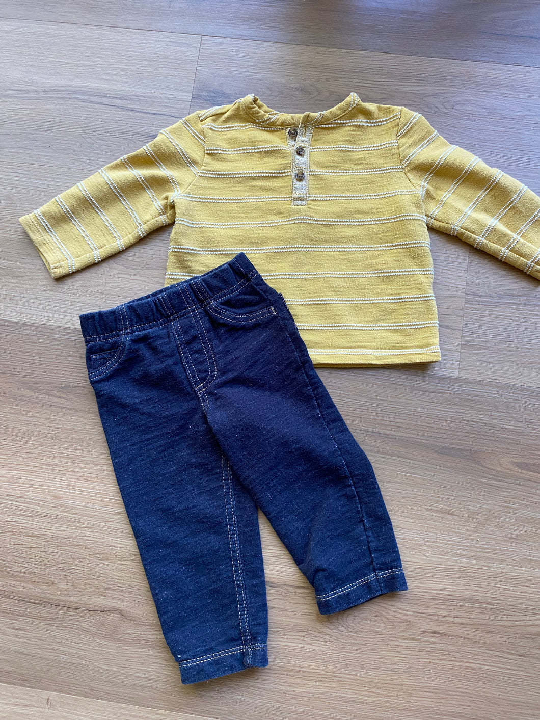 Old Navy & Carters - size 12 Months