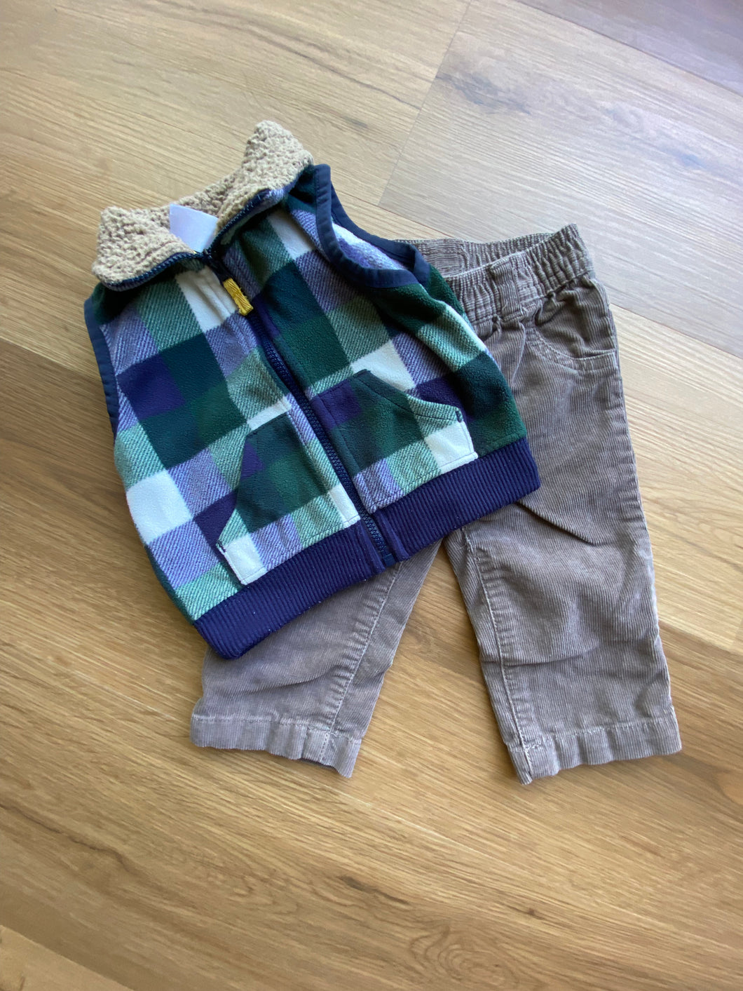 carter's winter outfit - size 6 Months
