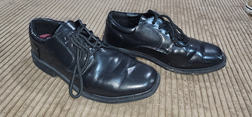 Dress shoes - size Shoes-youth 4.5