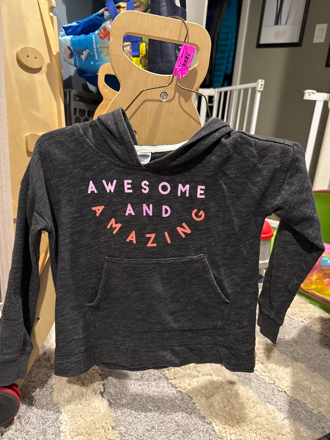 Old Navy Sweatshirt 6/7 Awesome and amazing - size Kids 6