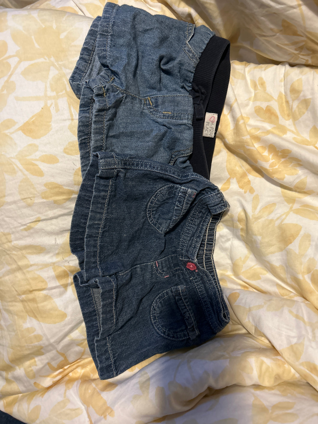 2Pairs of Jean Shorts - size 18 Months