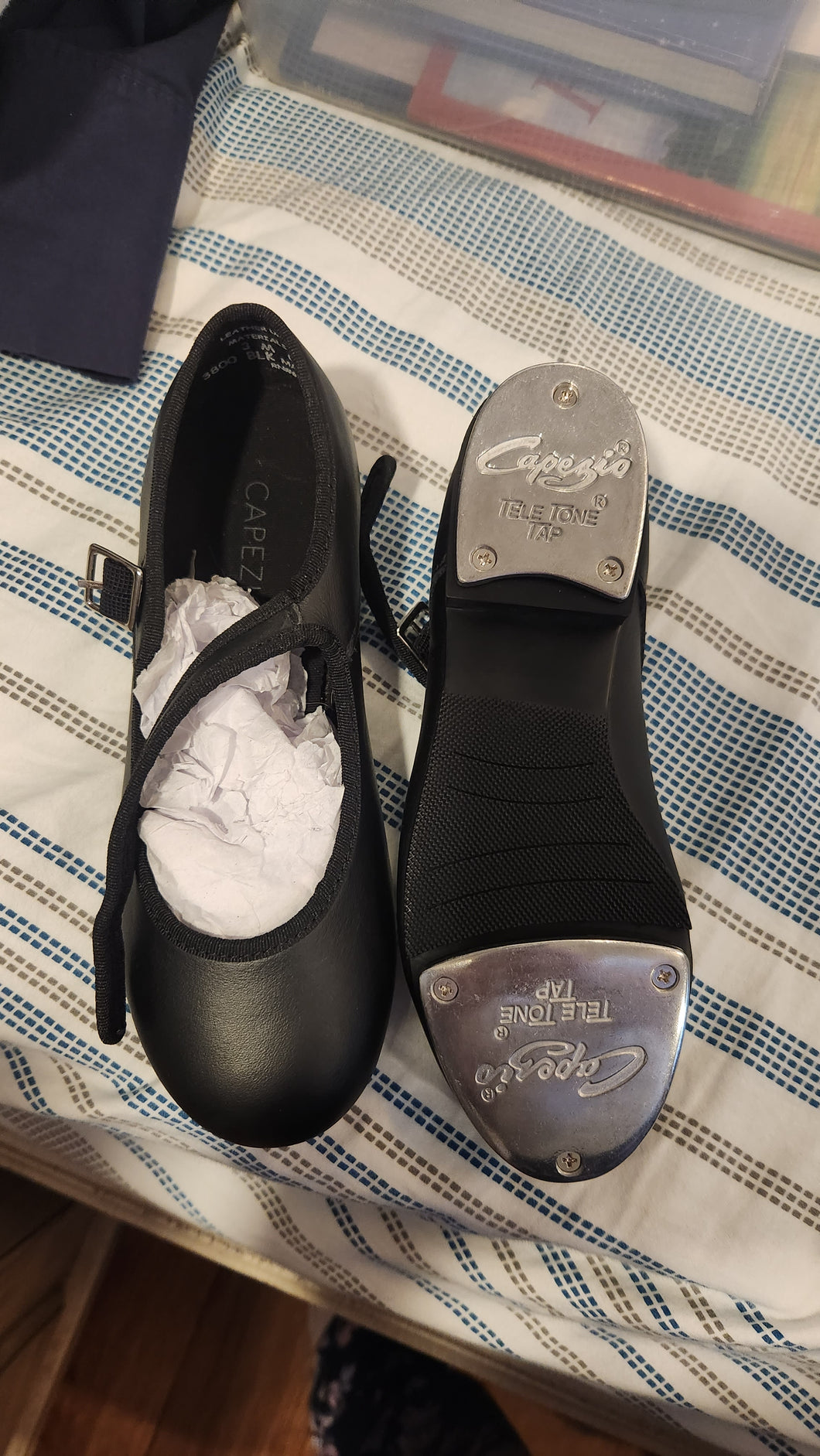 Capezio BRAND NEW!! Tap shoes - size Shoes-youth  3