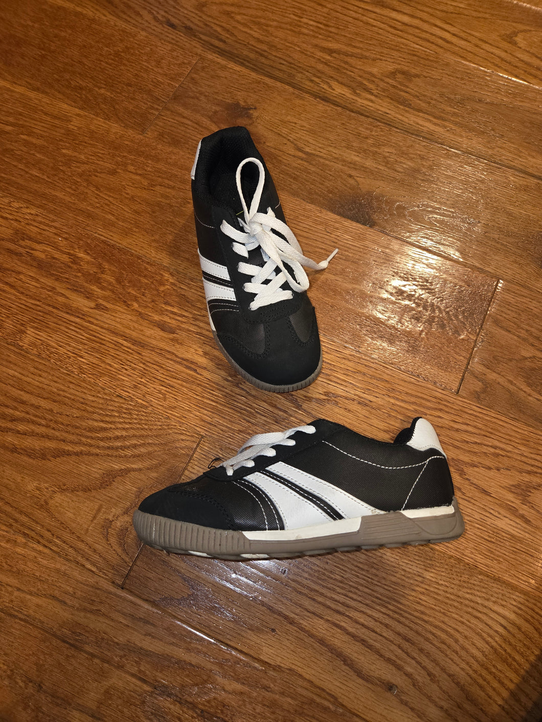 Roebuck + Co. Black,white - size Shoes-youth  2