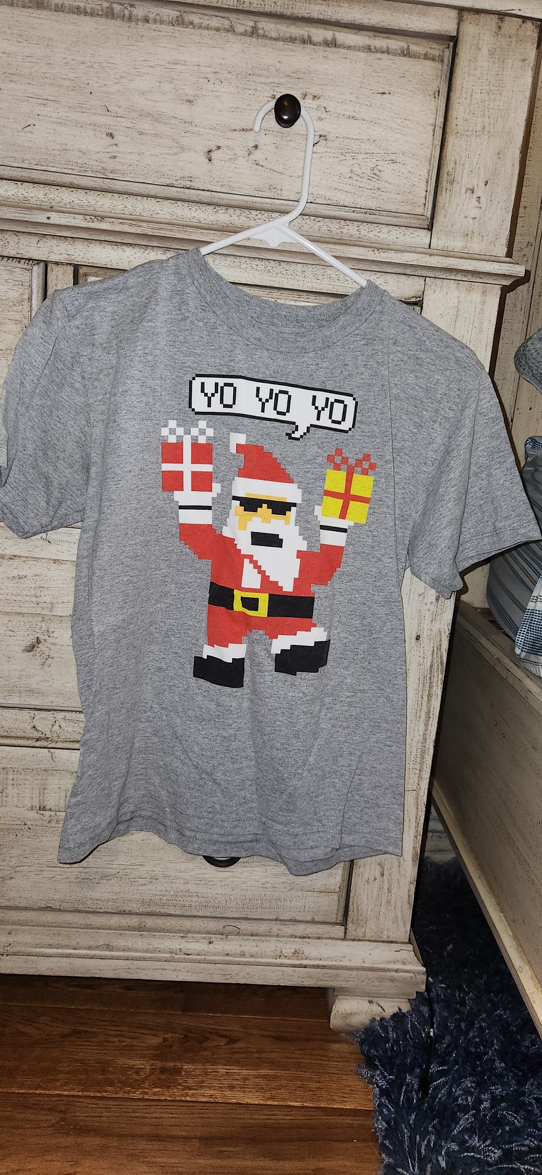 Santa Grey shirt - size Kids 10