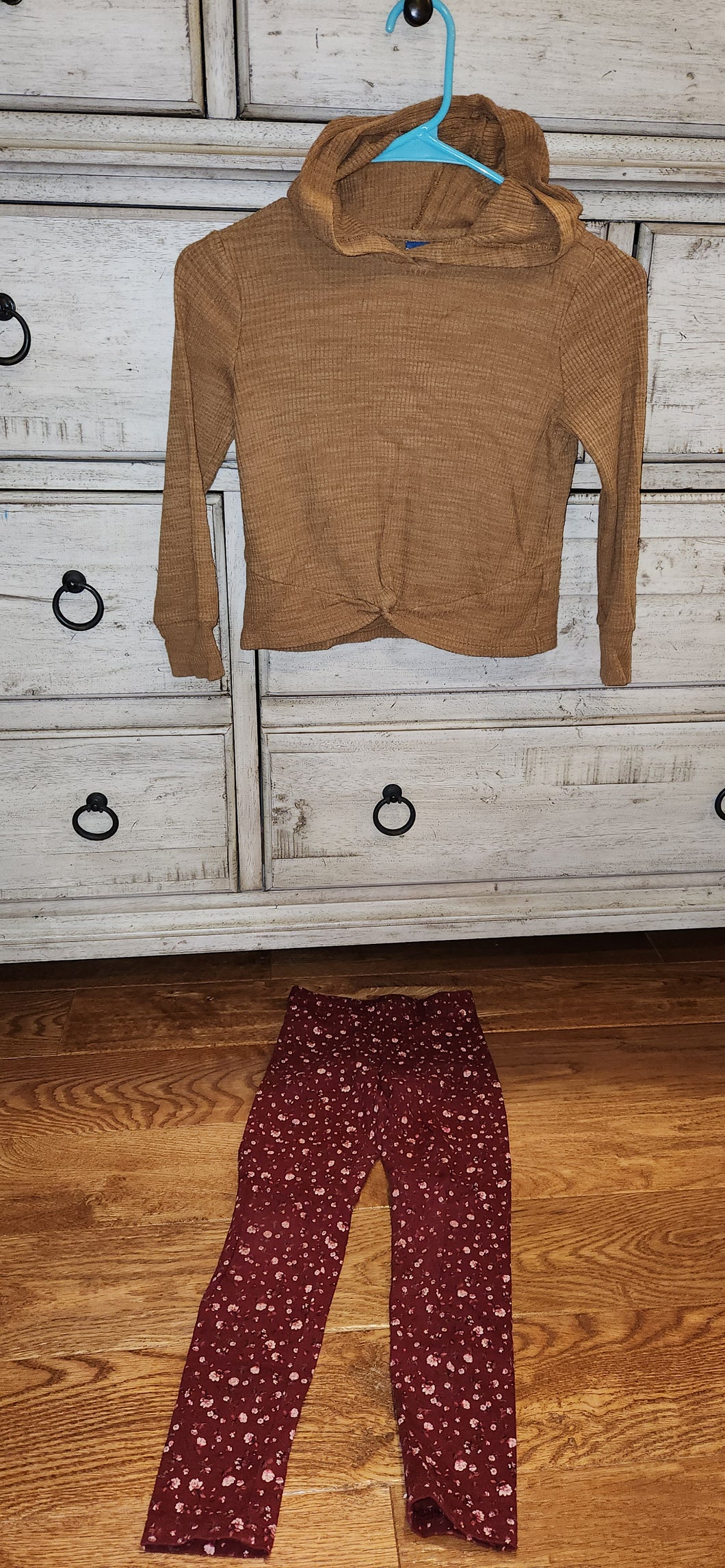 Old Navy 2 pc outfit - size Kids 6