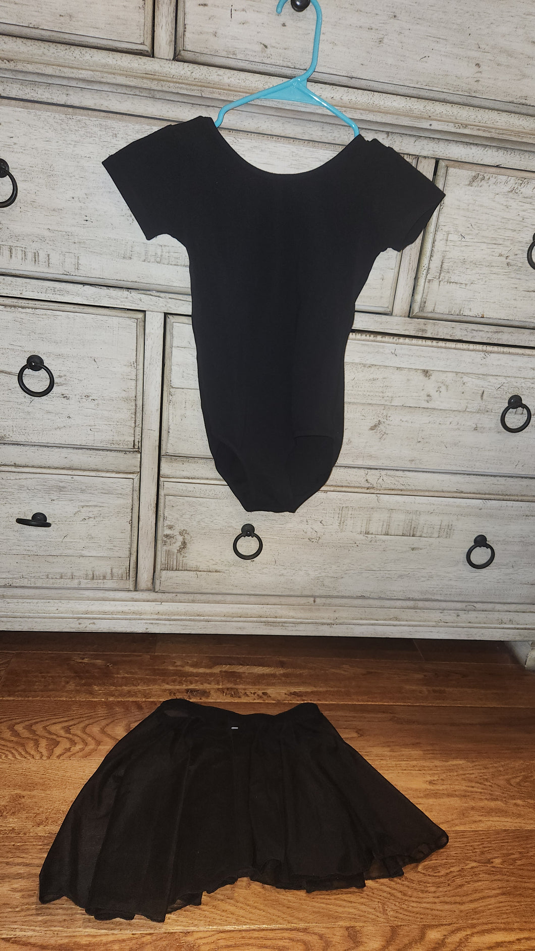 Black leotard+skirt Skirt is removable - size Kids 7