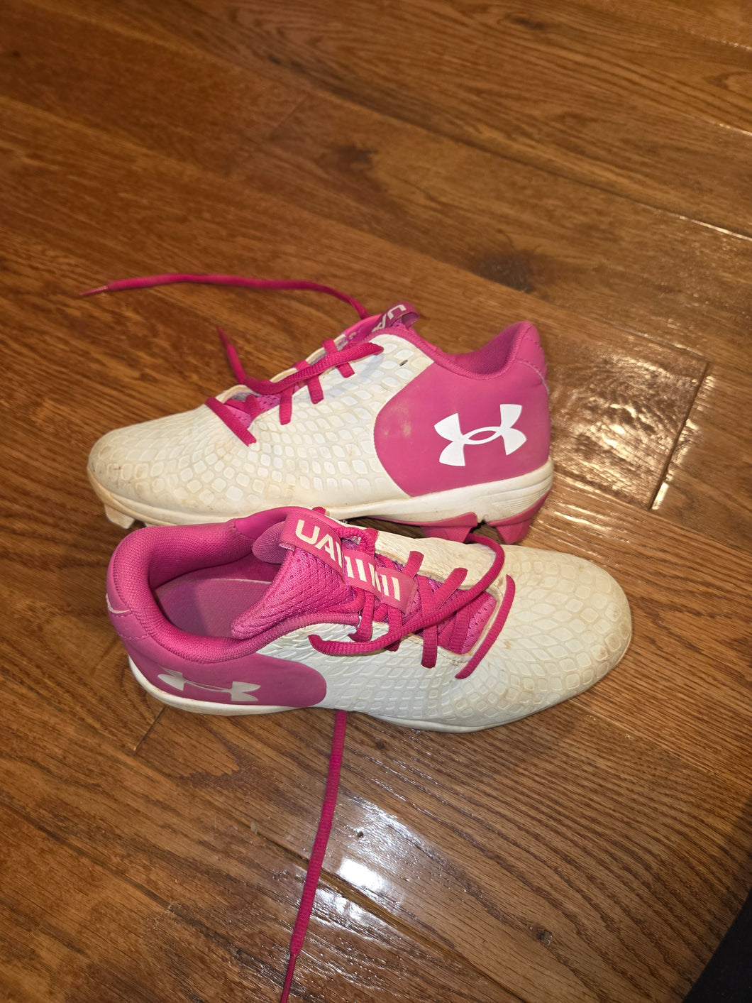 Under Armour Pink,white cleats - size Shoes-youth 4