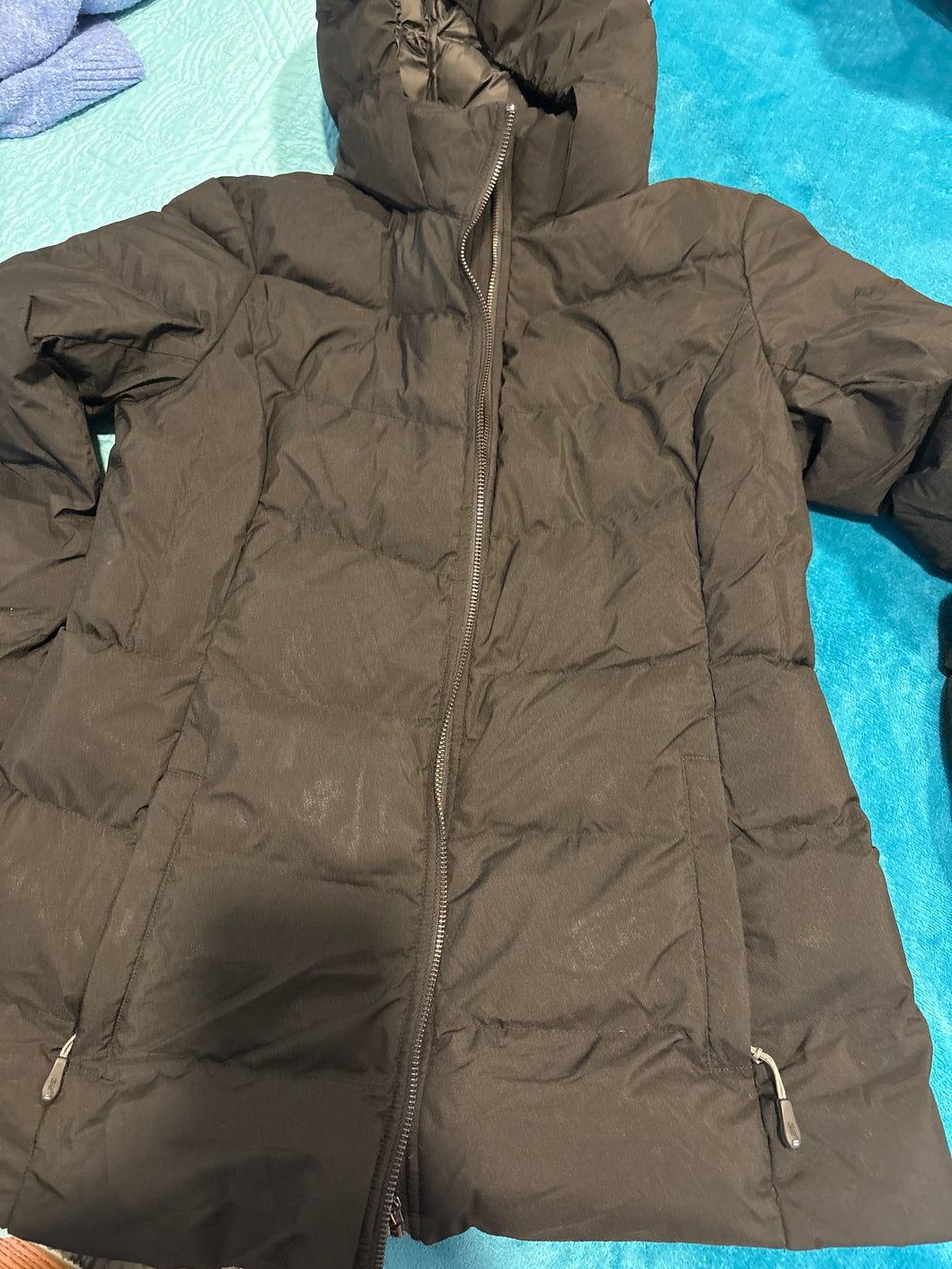 32 heat black Jacket - size Junior Girls S (3-5)