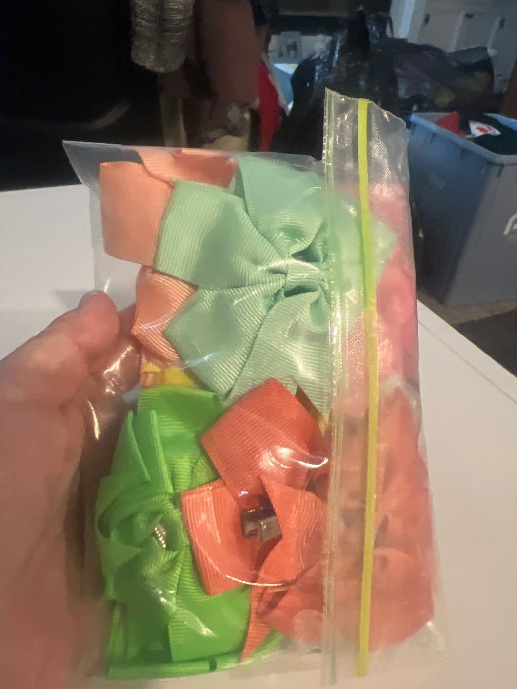 Hair bow 12 und 6 color 2 each