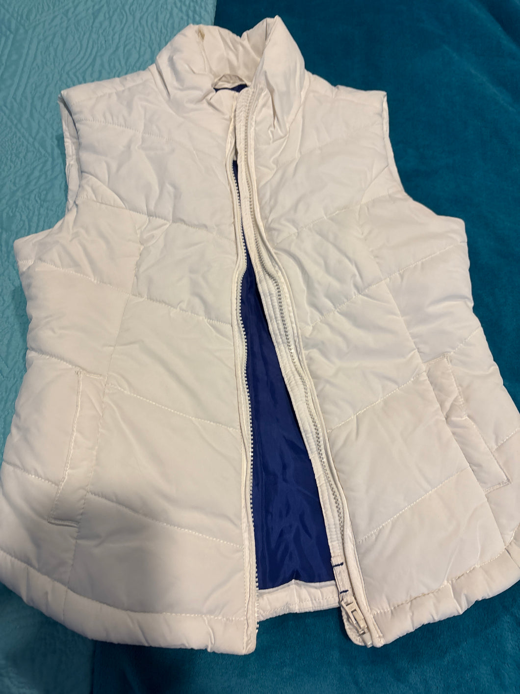 Aeropostal a petty White vest - size Junior Girls S (3-5)