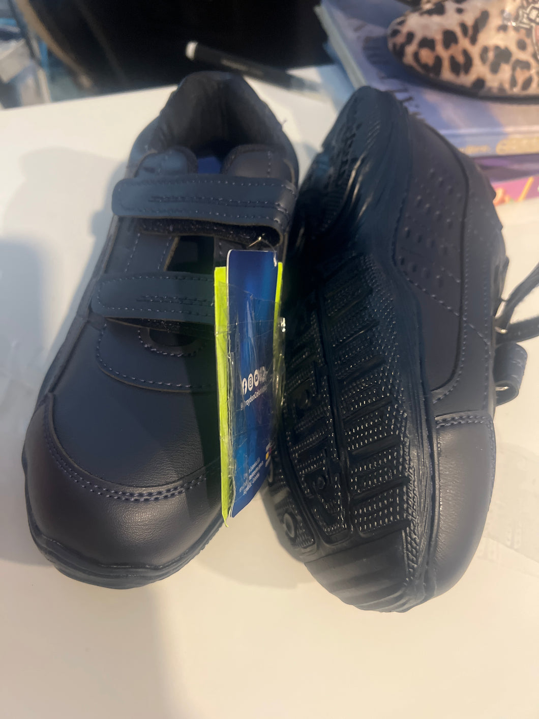 Unisex blue croydon new Shoes  for school - size Shoes-toddler 6