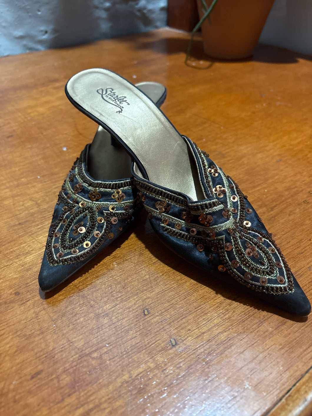 Started by start jobs Shores - size Shoes-Womens 7
