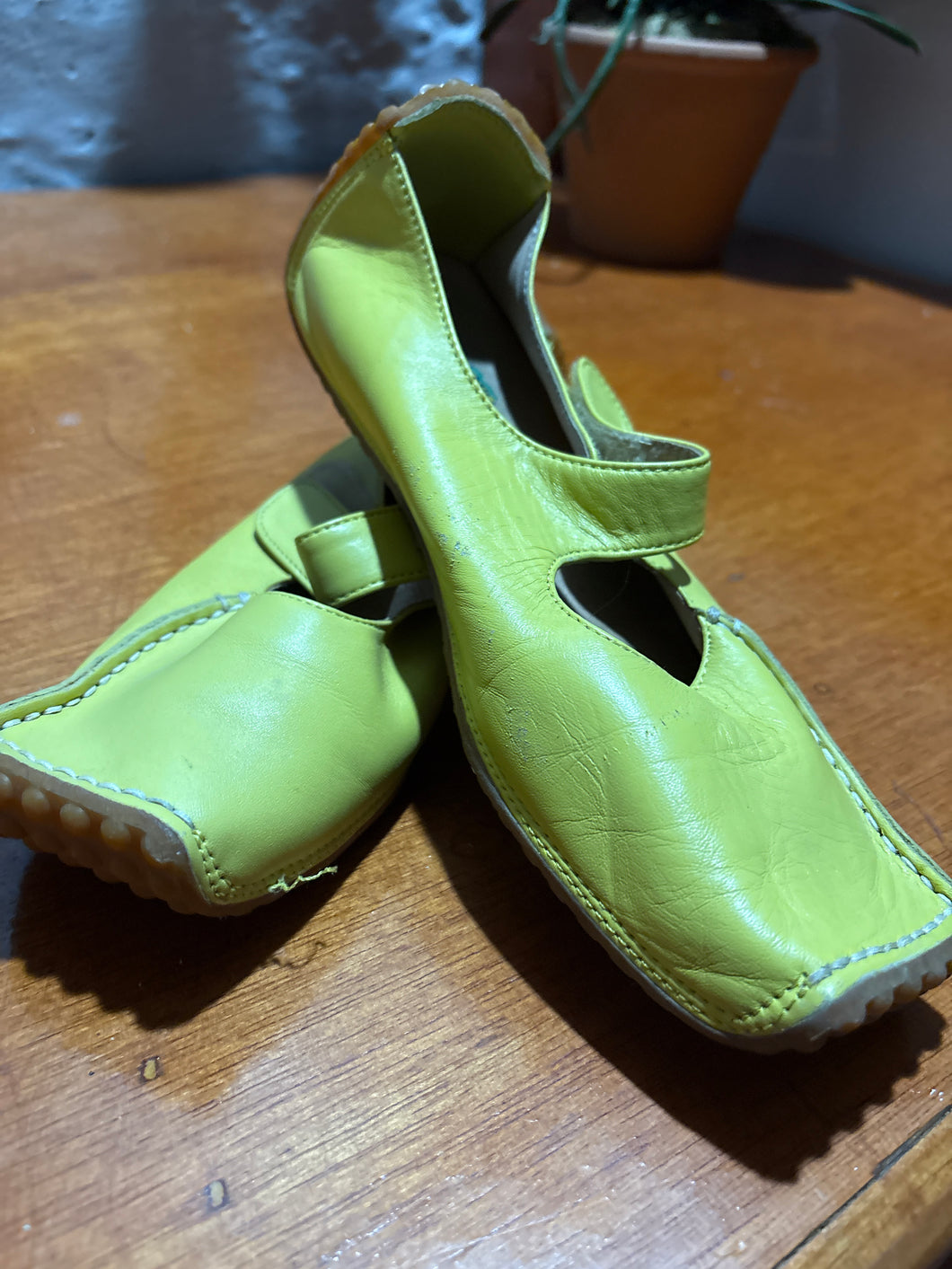 Bob Marley yellow shoes - size Shoes-Womens 7