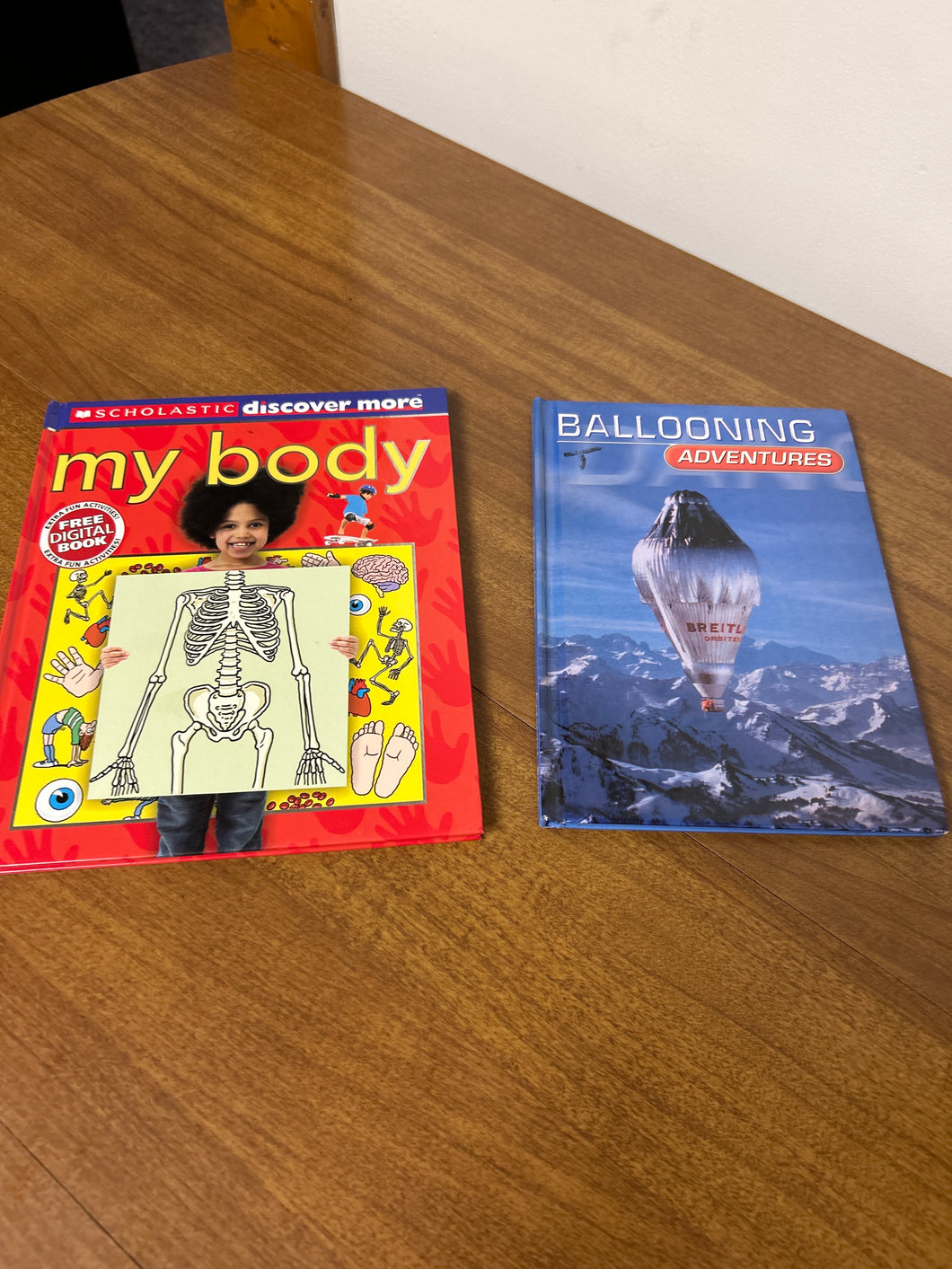2 science books My body/ballooning