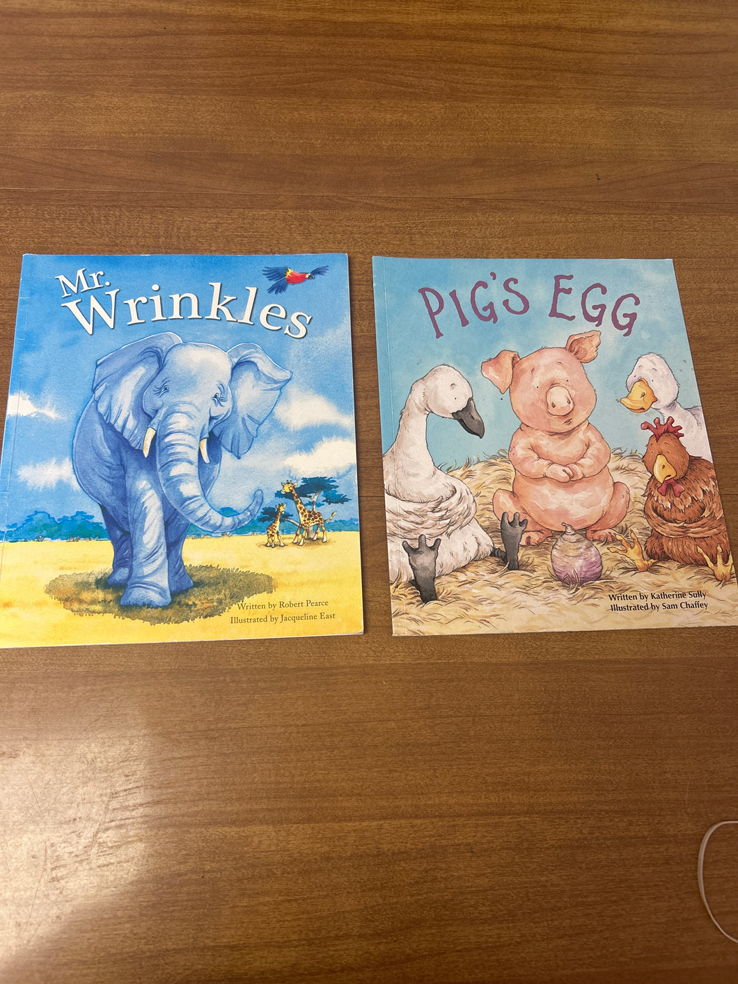 Pigs egg/wrinkles books