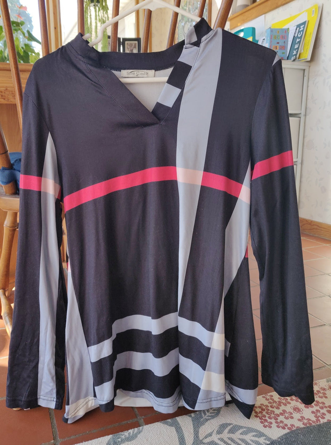 Sese Code Blk/Red Patterned Shirt - size Women M (8-10)