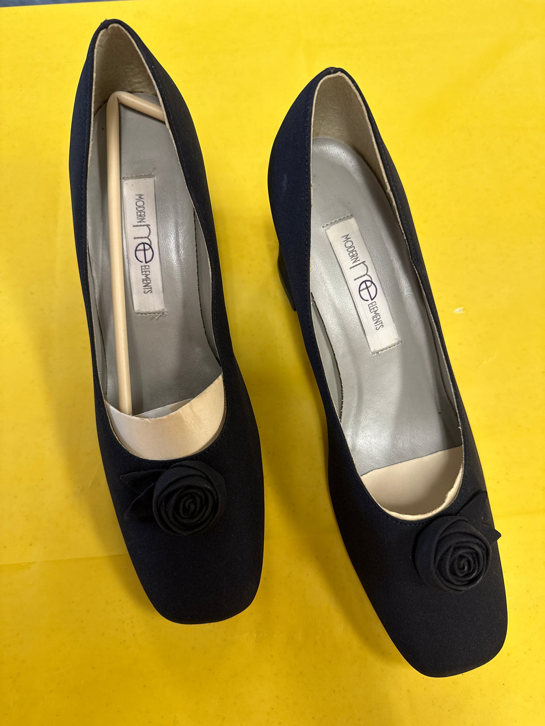 Navy rosette heel 3 heel - size Shoes-Womens 8.5