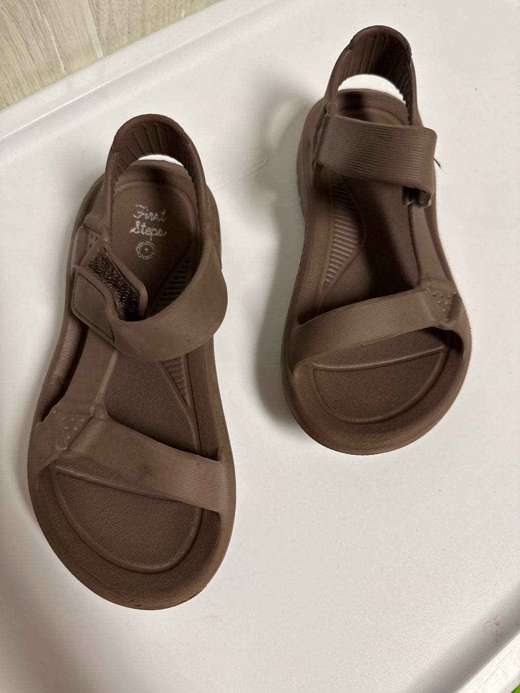 Brown sandals - size Shoes-youth  1