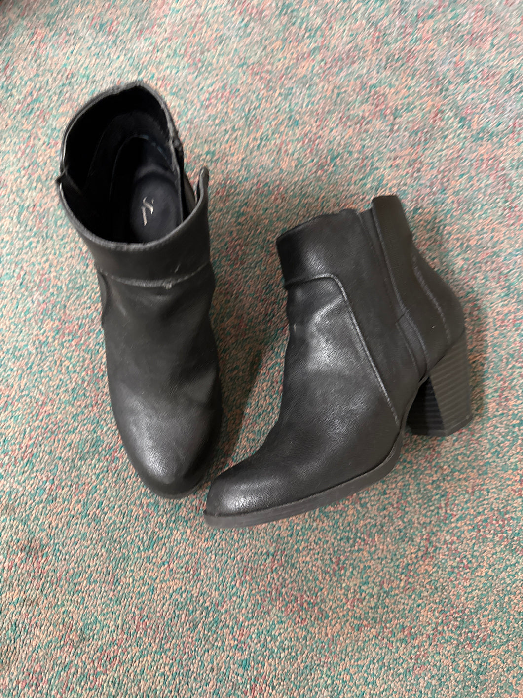 Vera Wang black shootie - size Shoes-Womens 9