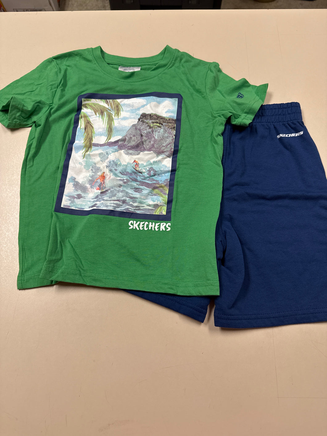 Skechers 2 pc Green/blue short set - size Kids 7