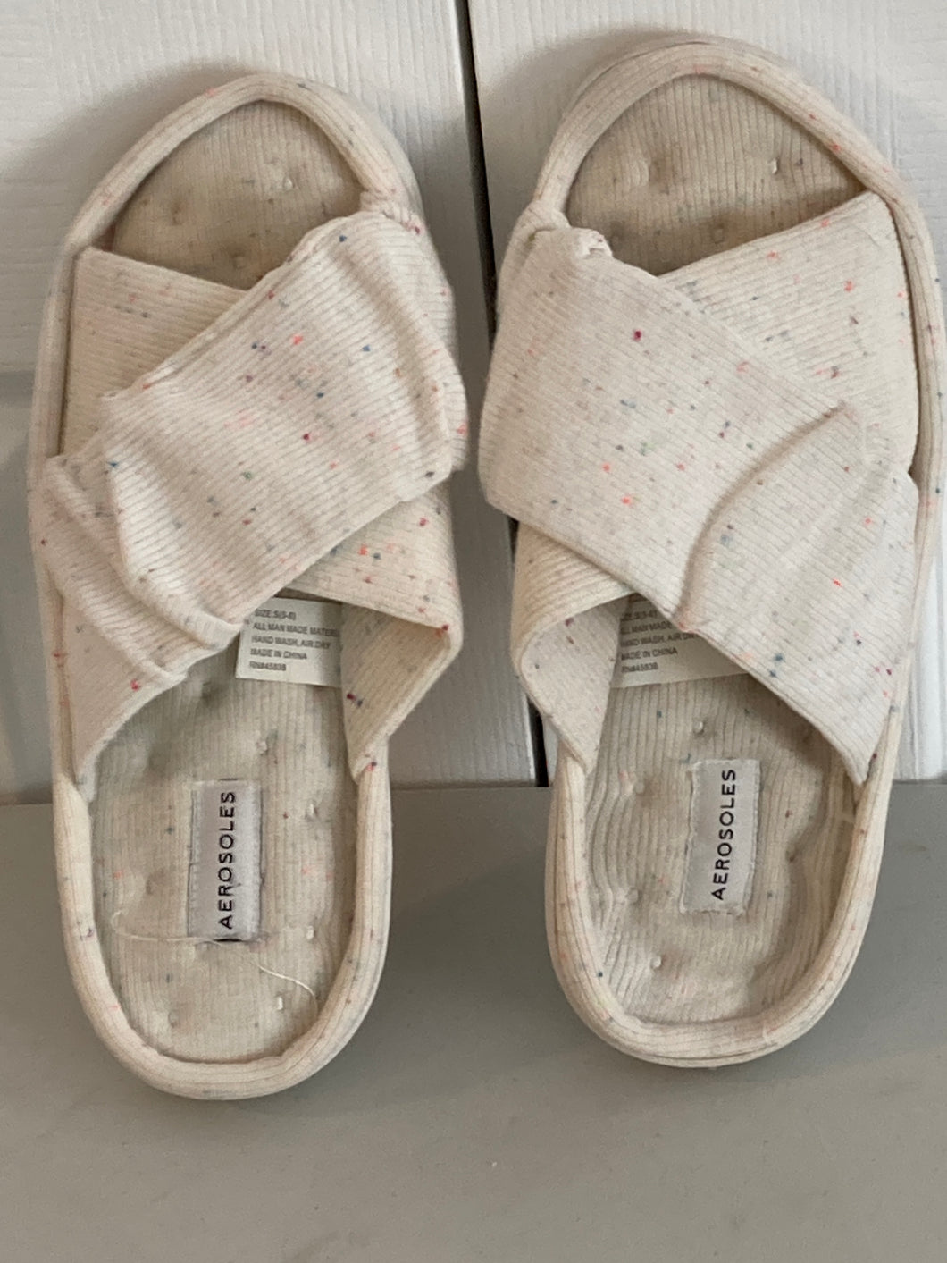 Aerosoles beige slippers size small 5/6 - size Shoes-Womens 6