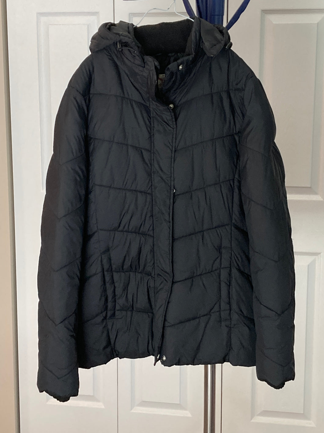 Faded Glory blk quilted jacket w/hood  med. 8/10 - size Women M (8-10)