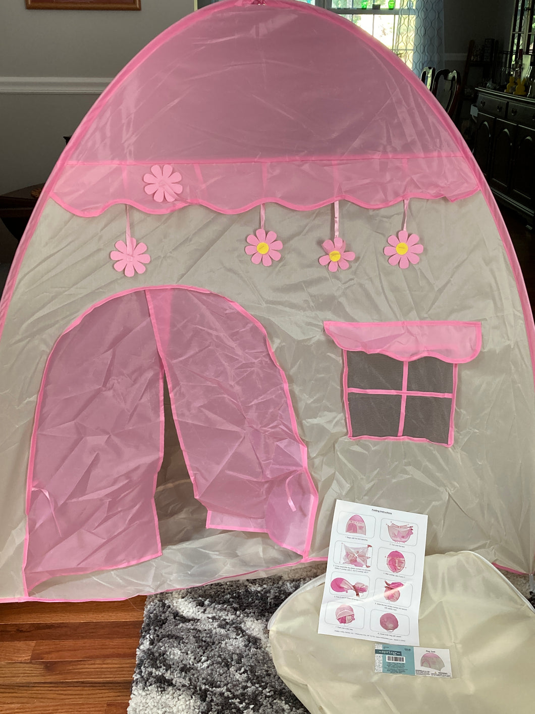 Tent NEW pink 40x50base 57 h reg $49