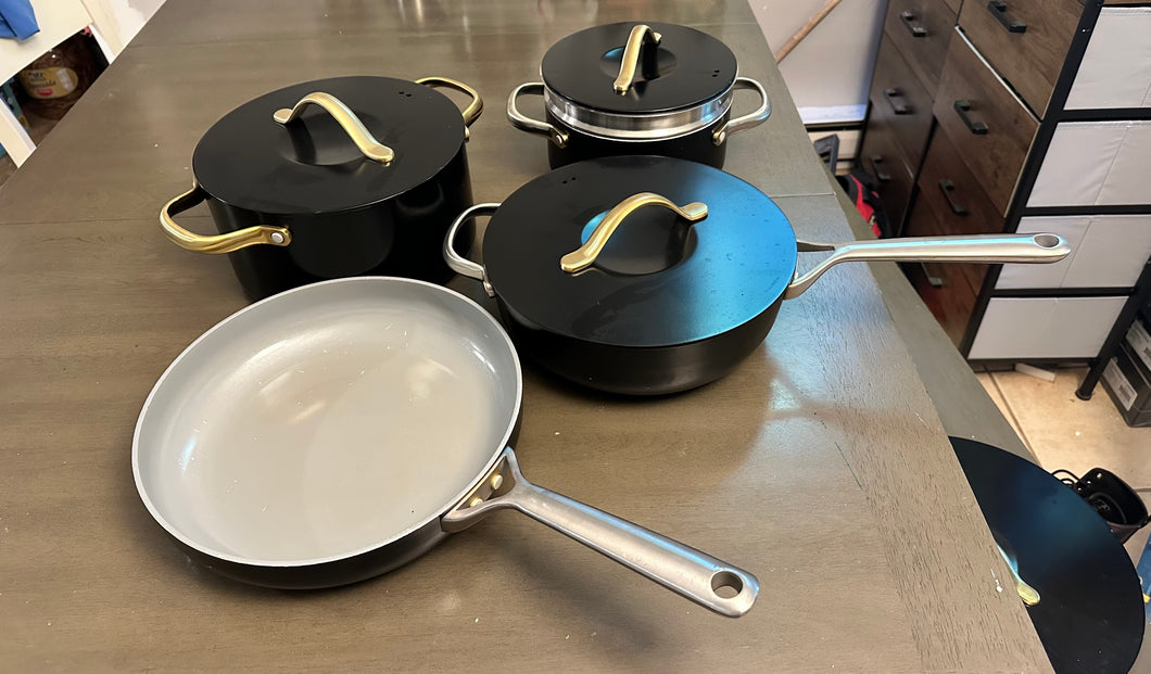 Pots and pans set
