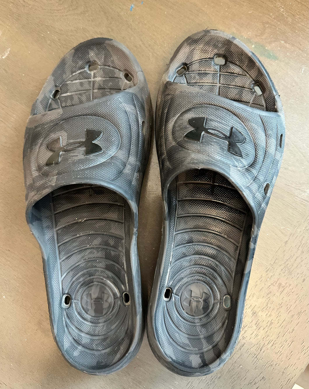 Under Armour Slides - size Shoes-Men 11