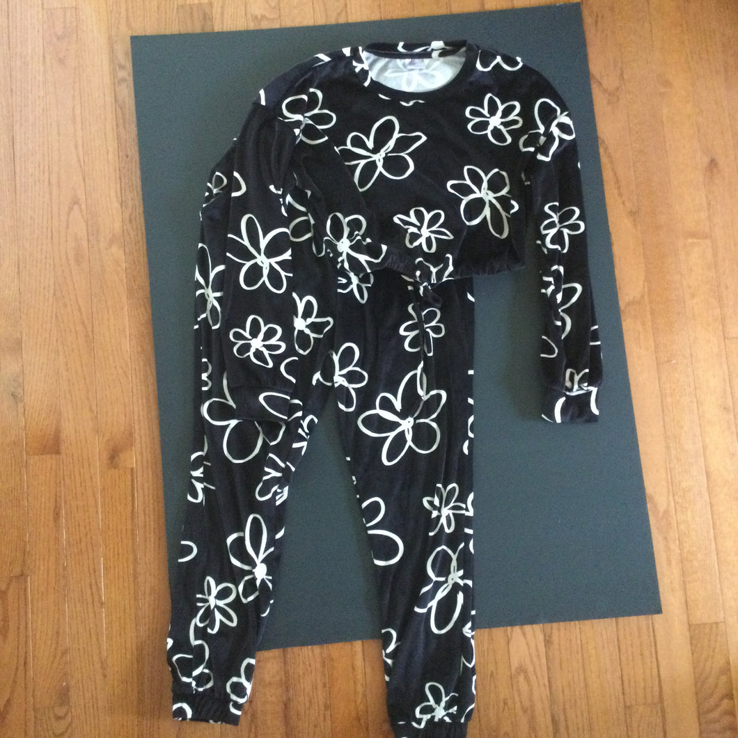 No Boundaries Set Pj / Lounge Velour - size Junior Girls M (7-9)