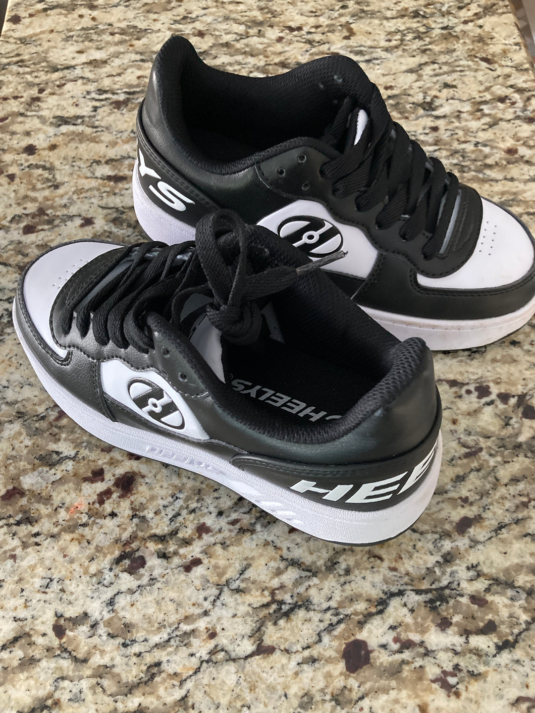Heely shoes! - size Shoes-youth 4