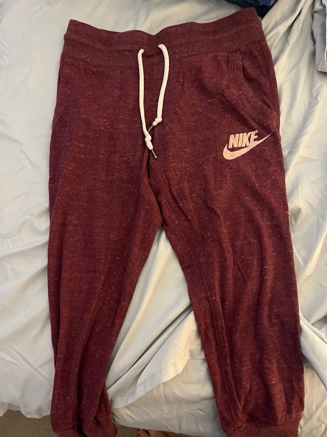 Maroon Nike capri - size Junior Girls S (3-5)