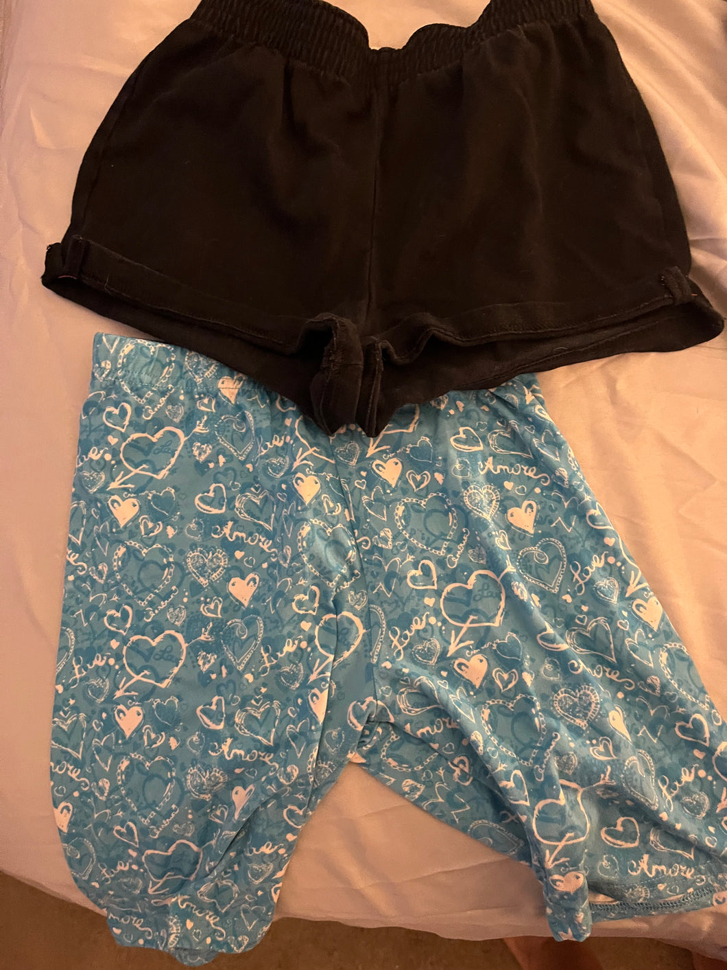 2 pairs of shorts Blue and black - size Kids 8