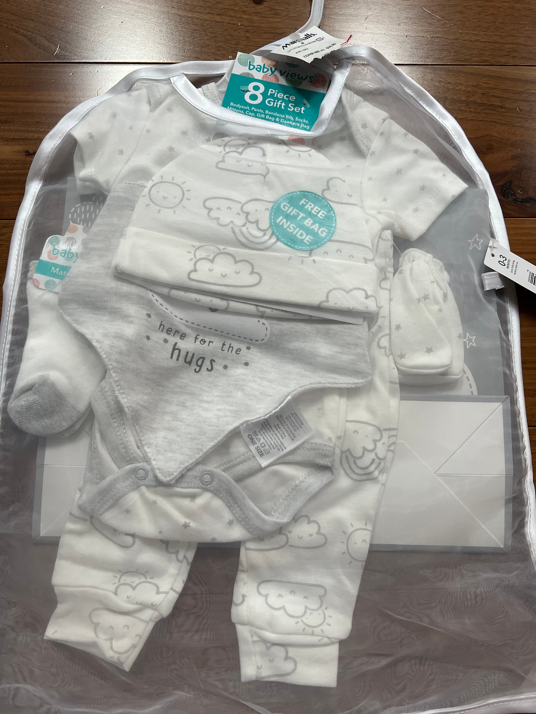 NWT  8 PC gift set Bodysuit, pants, socks - size 0-3 Months