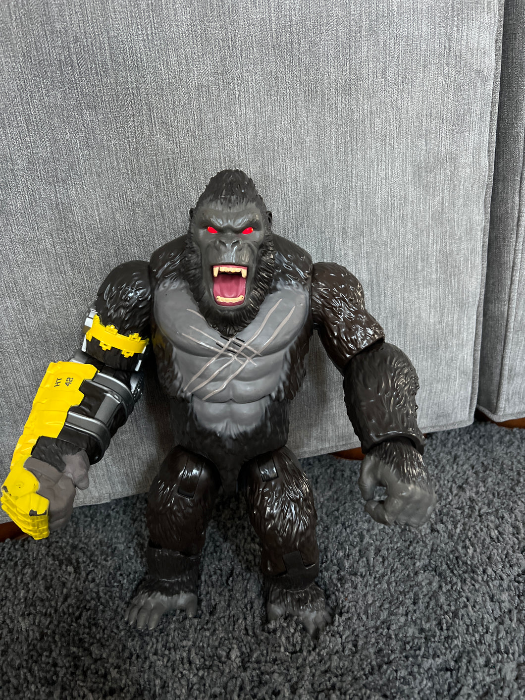 King Kong 12 H Eyes light up
