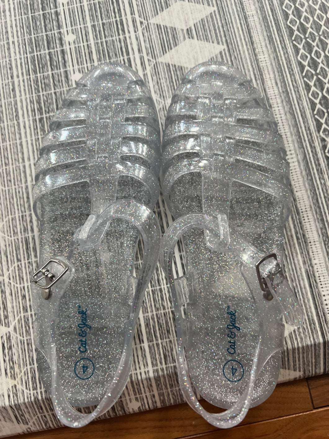 Cat & Jack Jellies - size Shoes-youth 4