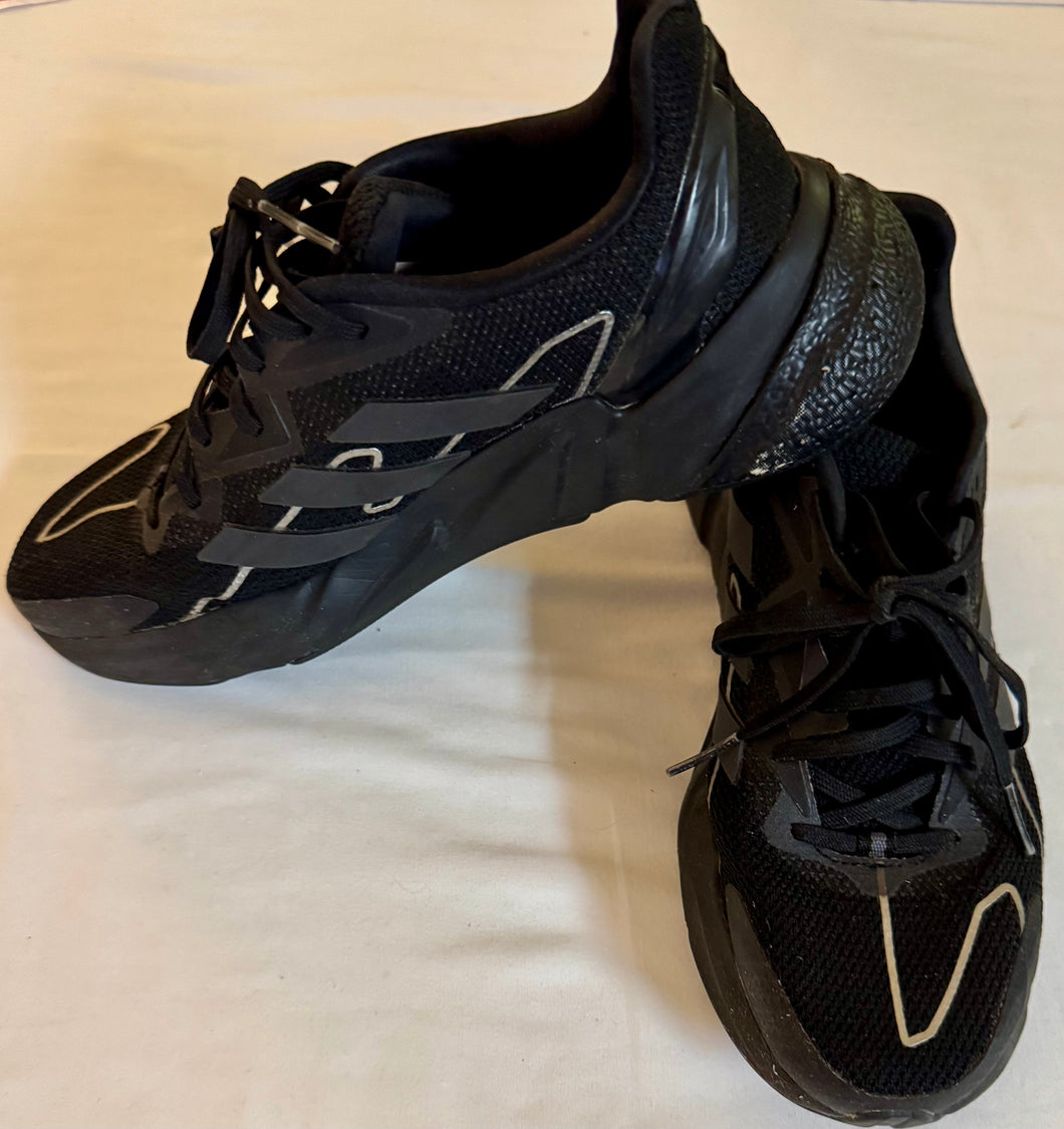 Adidas black teen sneaker - size Shoes-teen 7