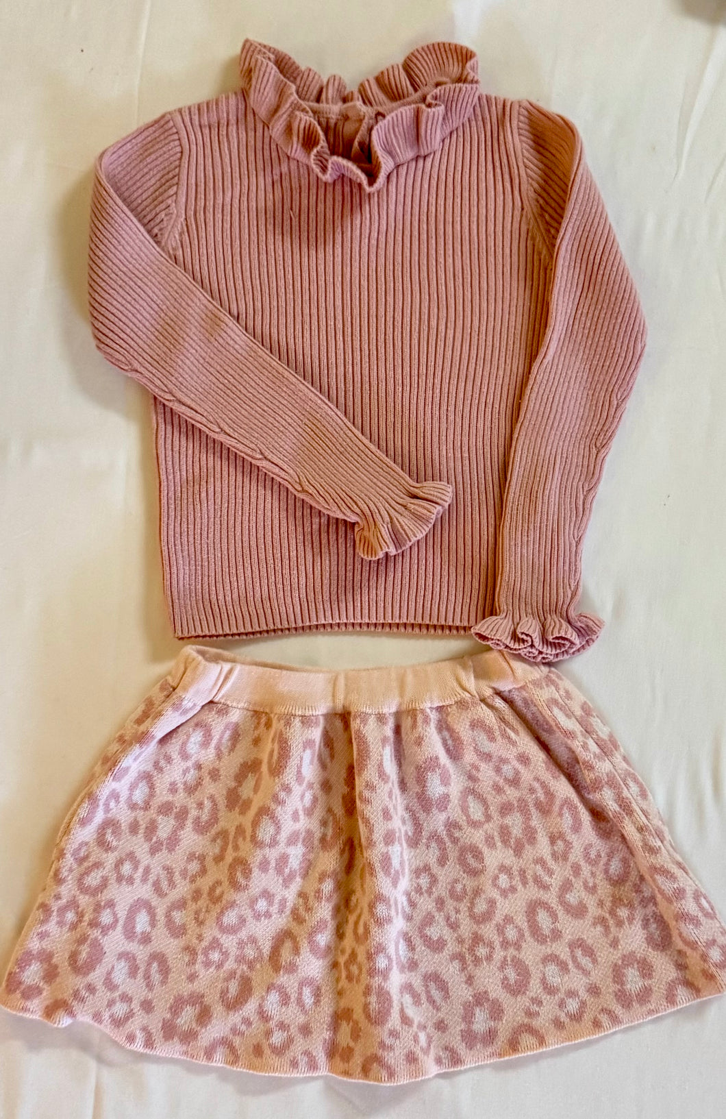 2pc:Issac Mizrahi sweater+skirt set - size 4T/4
