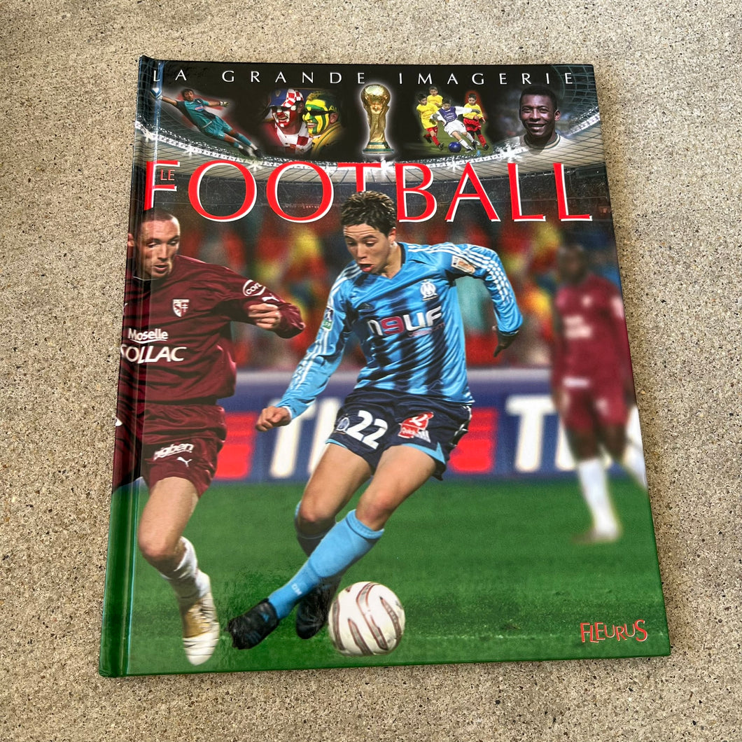 Football book is in French