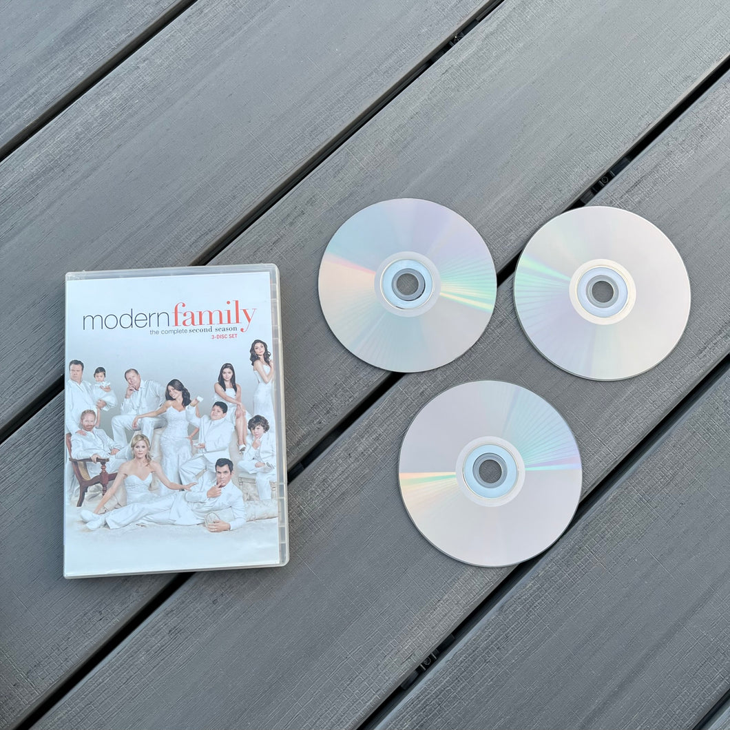 Modern Family DVD set 2nd Season 3-Disc