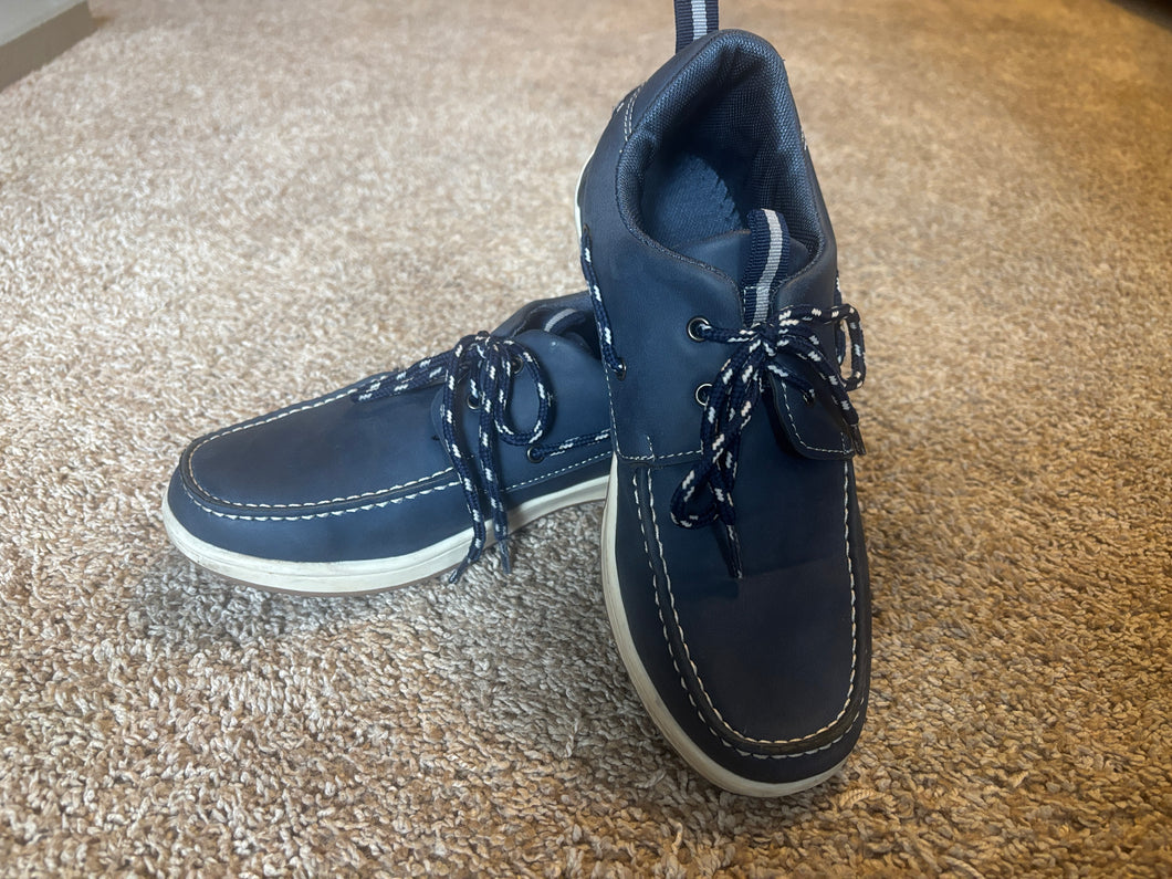 Navy blue boat shoes - size shoes-youth 5